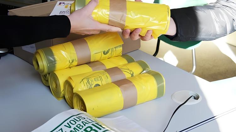 DISTRIBUTION DE SACS POUBELLE AUX PERSONNES NE DISPOSANT PAS DE CONTENEURS À DÉCHETS :